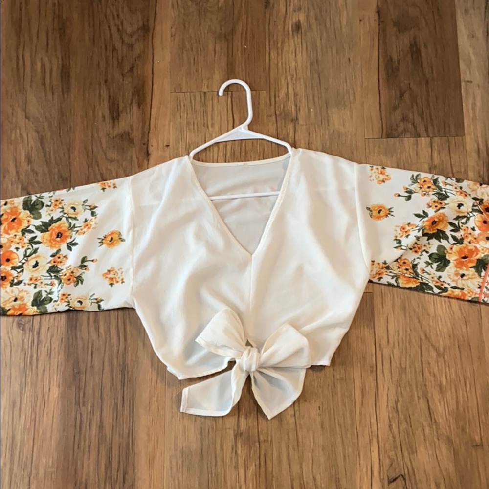 Cropped floral blouse